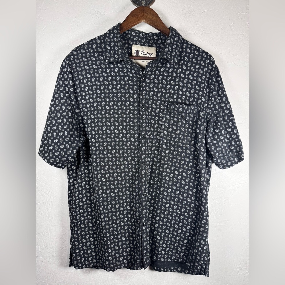 Vintage‎ Silk Button Short Sleeve Down Shirt With Paisley Pattern Size Large